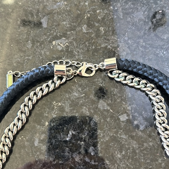 Rope and chain necklace with enamel and metal details - Picture 3 of 4